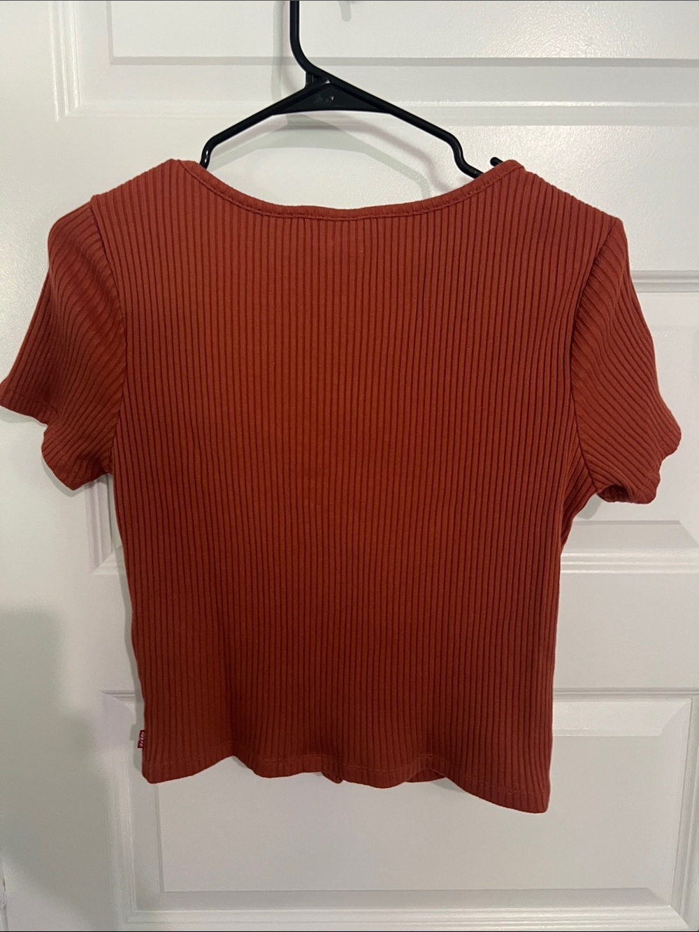 323 - Levi's Rust Ribbed Snap-Front Crop Top - Picture 4 of 5
